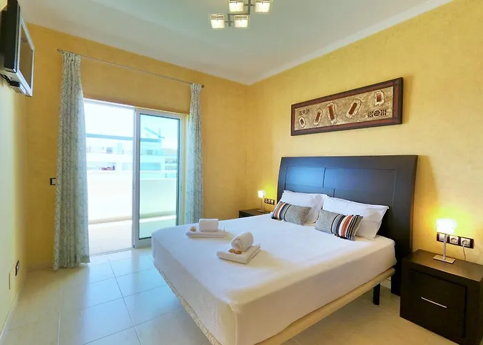 Algarve Vibes 2, Wifi, Pool, Ac * Portimão